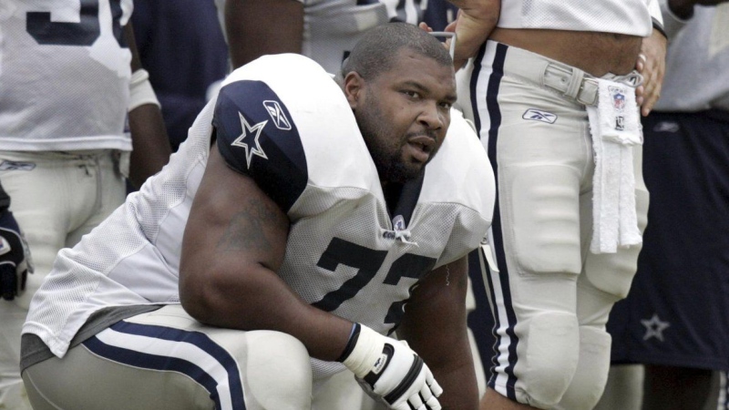 Dallas Cowboys' Larry Allen takes a knee during NFL training camp, Aug. 1, 2005, in Oxnard, Calif. (Irwin Thompson/AP file)