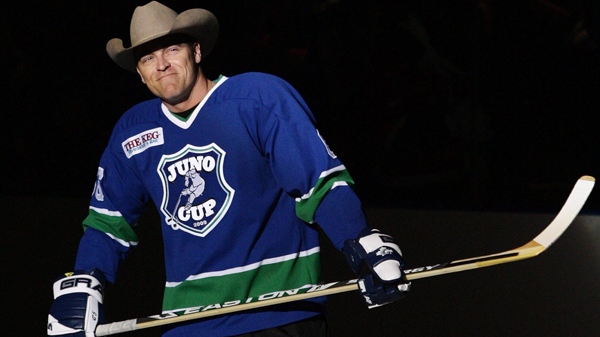 George Canyon takes to the ice for the Juno Cup hockey game in Vancouver, Friday March 27, 2009. (Darryl Dyck / THE CANADIAN PRESS)    