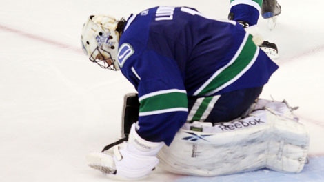 Canucks face old foe Niemi in Western Conference final