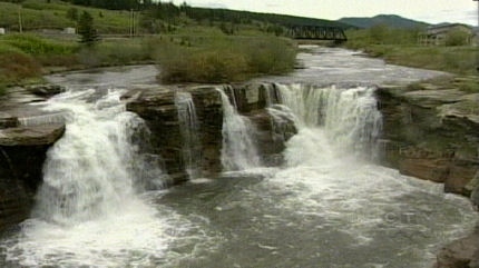 Lundbreck Falls