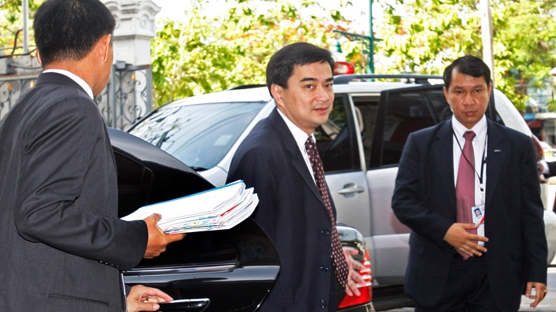 Thailand's Prime Minister Abhisit Vejjajiva arrives at Government House for a Cabinet meeting in Bangkok, Thailand Tuesday, May 25, 2010. (AP / Sakchai Lalit)