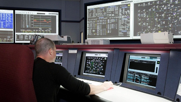 System operator Colin Nicholson monitors the Grid Control Centre in Regina, Sask., on Tuesday, September 18, 2007. (Troy Fleece / THE CANADIAN PRESS)