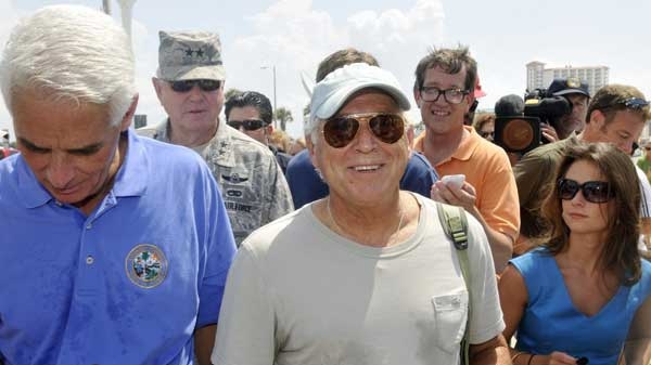 Florida Governor Charlie Crist and entertainer Jimmy Buffett walk along Pensacola Beach, Fla., on Saturday, June 5, 2010. (AP / Michael Spooneybarger)