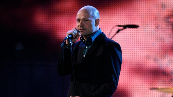 Gord Downie performs during the Juno awards in Vancouver, Sunday, March 29, 2009. (Jeff McIntosh / THE CANADIAN PRESS)