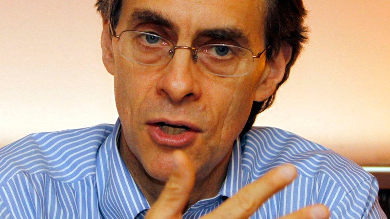 Kenneth Roth, executive director of the U.S.-based Human Rights Watch, gestures during a press conference Saturday, April 24, 2010 in Manila's financial district of Makati, Phillippines. (AP / Pat Roque)