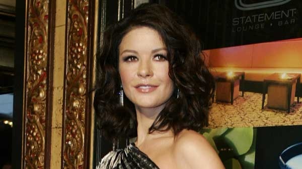 Catherine Zeta-Jones arrives for the premiere of her new movie, "No Reservations," on July 25, 2007. (AP / Henny Ray Abrams)