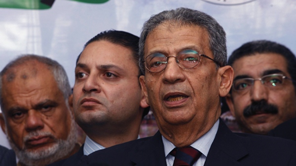 Arab League Secretary General Amr Moussa, second right, talks to the media upon his arrival in Gaza through Rafah border crossing, southern of Gaza Strip, Sunday June 13, 2010. (AP / Eyad Baba)
