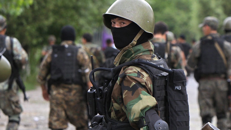 Kyrgyz special forces on a search operation in the Dustuk neighbourhood in the southern Kyrgyzstan city of Osh, Wednesday, June 16, 2010. (AP / Sergei Grits)