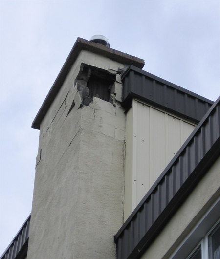 Damage to a building in Gatineau, Que. is seen in this TwiPic courtesy Thomas Cort.