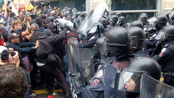 Anti-G20 protesters using black bloc tactics clash with police in downtown Toronto on Saturday, June 26, 2010. (Ian Munroe, CTV.ca)