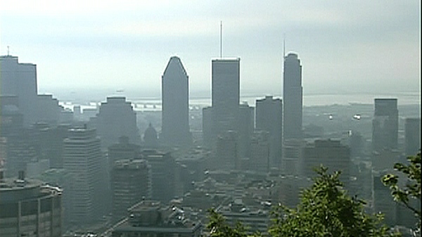 Heat and humidity are combined with a smog warning for Montreal, and large parts of southern Quebec (July 5, 2010)