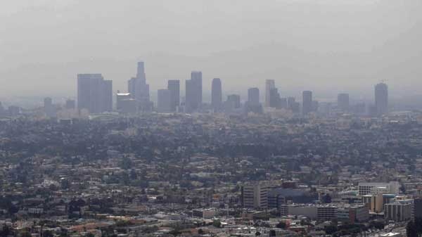 Smog covers downtown Los Angeles, shown Tuesday April 28, 2009. (AP / Nick Ut)