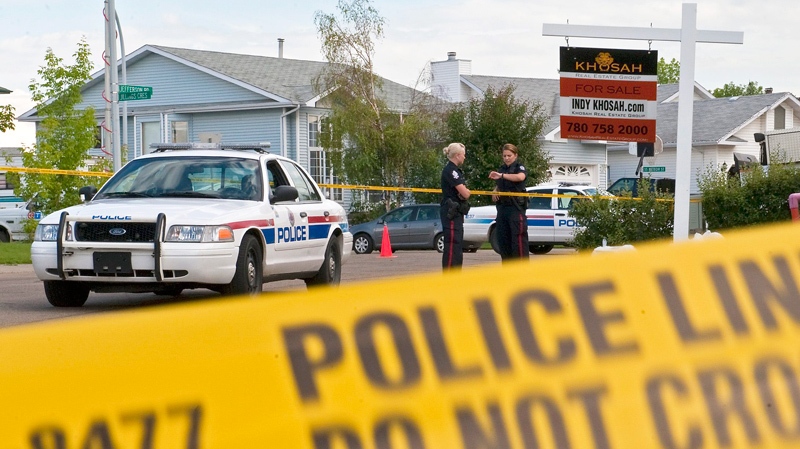 Edmonton Police investigate a home at 44 Jefferson Road, on Saturday July 10, 2010. (John Ulan / THE CANADIAN PRESS)