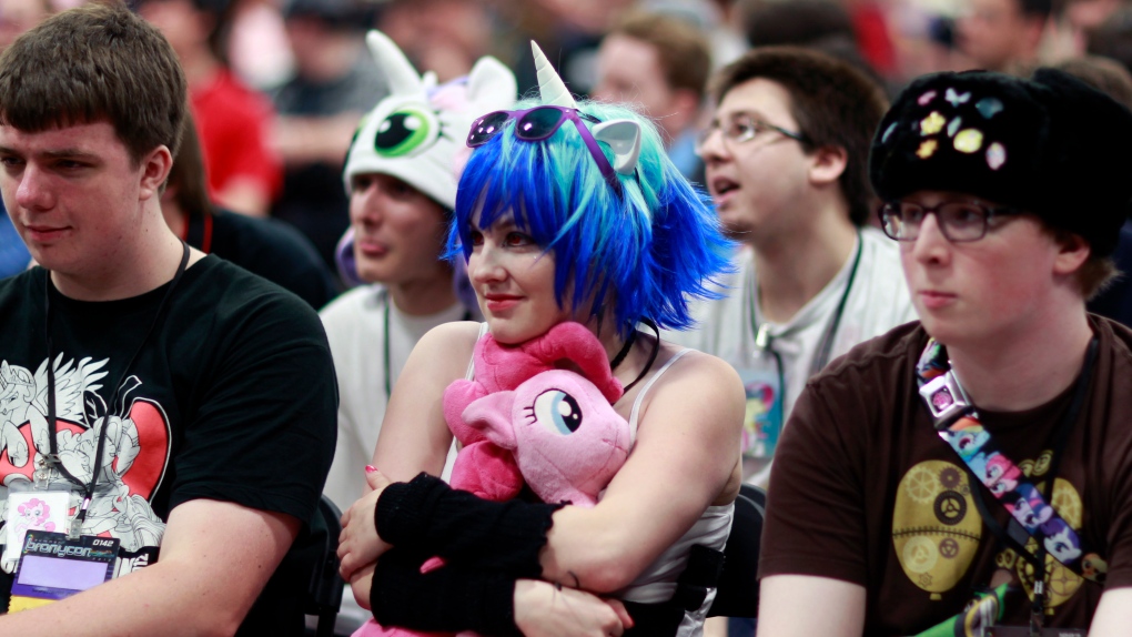 Fans of 'My Little Pony' attend 'BronyCon'