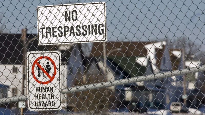 Warning signs are posted on the fence surrounding the tar ponds in Sydney, N.S. on Sunday, Jan. 28, 2007. THE CANADIAN PRESS/Andrew Vaughan