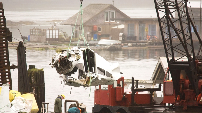 A Cessna 185 is lifted from a barge in several pieces in Tofino, B.C. on Monday, May 31, 2010. (Tofino Photography / THE CANADIAN PRESS)