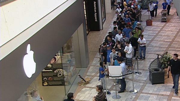 Hundreds lined up at the Apple Store at the Rideau Centre to purchase the iPhone 4, Friday, July 30, 2010.