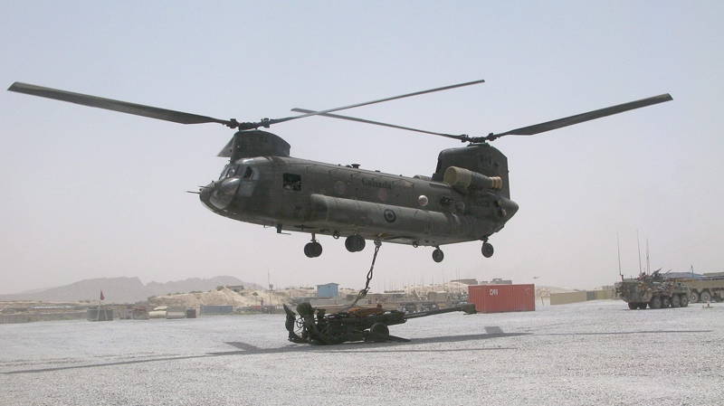 A Canadian Chinook helicopter prepares to remove a Howitzer from a forward operating base in the Panjwaii district of Afghanistan on July 9, 2010. (Bill Graveland / THE CANADIAN PRESS)