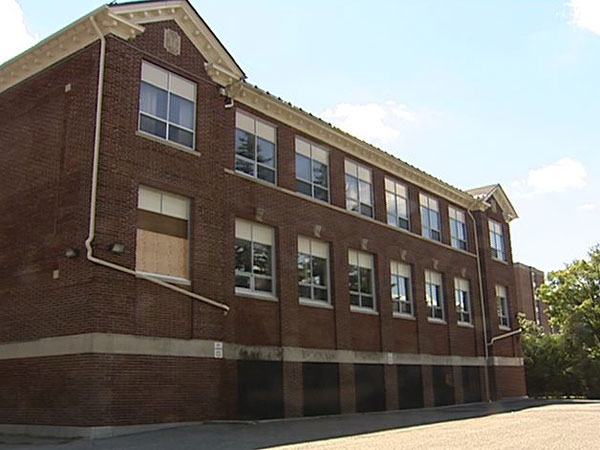 An Ottawa group is hoping to transform the vacant Grant Alternative School on Richmond Road into a Francophone community centre.