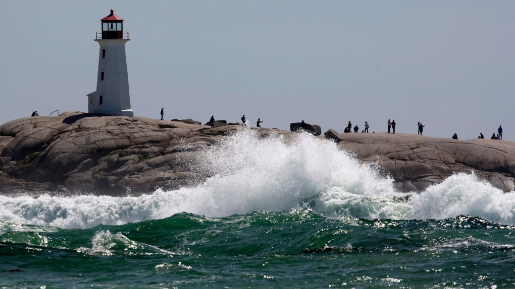 Waves pound the rocks at Peggys Cove, N.S. on Monday, Aug. 29, 2011. (Andrew Vaughan / THE CANADIAN 