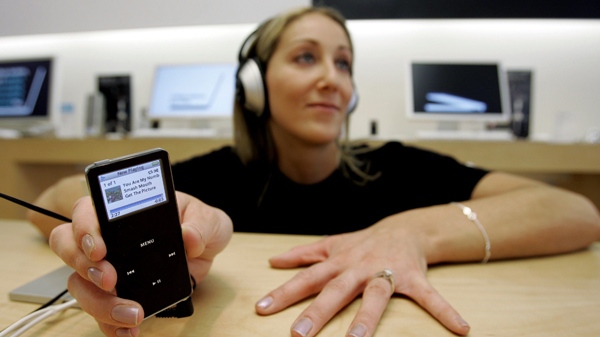 A woman listens on a Apple Computer iPod nano at the Apple store in Palo Alto, Calif. (AP / Paul Sakuma)