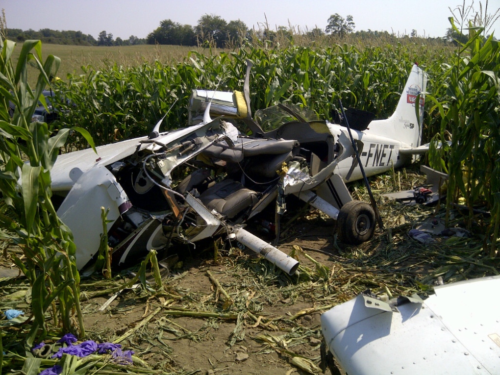 Wreckage of a Cessna 172 in a corn field near Mapleton, Ontario