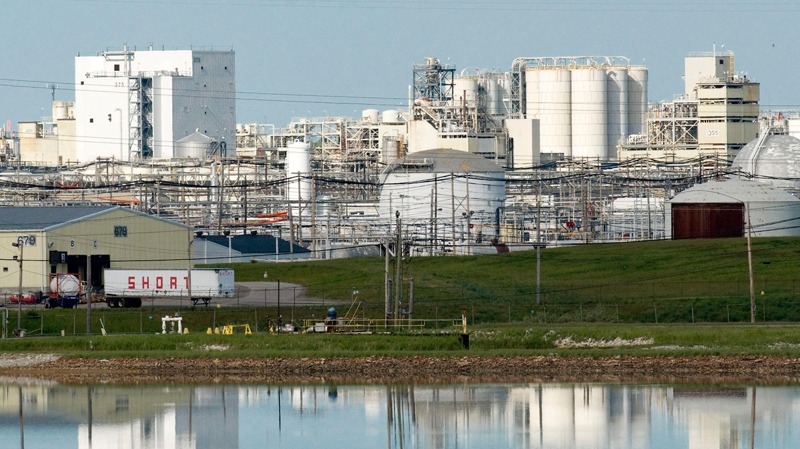 The Dow Chemical Co. industrial site is seen in Midland, Mich. on May 28, 2008. (AP / Steven Simpkins)