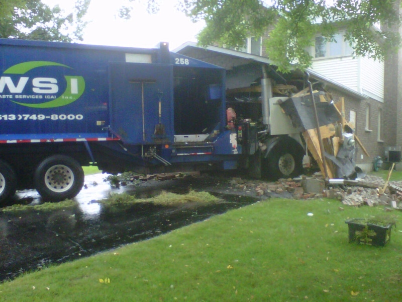 Garbage truck collides into Ottawa home