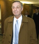 Former Montreal Canadiens star Guy Lafleur leaves the courthouse without commenting on his son's bail hearing in Montreal, Nov. 5, 2007. (Ryan Remiorz / THE CANADIAN PRESS)