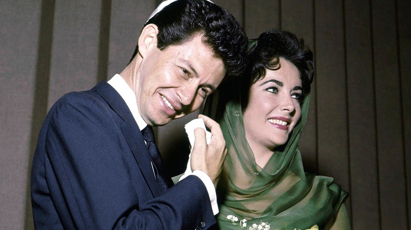 Eddie Fisher and Elizabeth Taylor pose for the media after their marriage on May 12, 1959. (AP Photo)