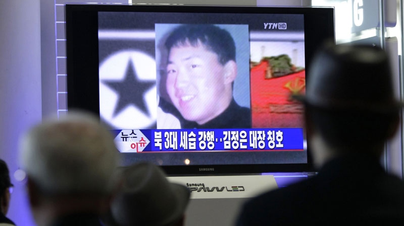 South Koreans watch a TV news program at the Seoul Railway Station in Seoul, South Korea, Tuesday, Sept. 28, 2010. (AP Photo/Ahn Young-joon)