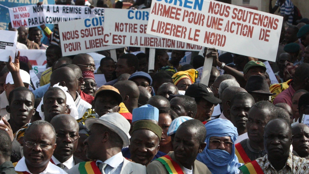 Thousands Malians march in support of foreign aid