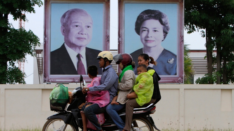 Portraits of Norodom Sihanouk and wife Monineath.
