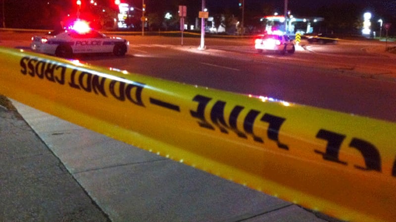 1 person critical after motorist strikes tree in Brampton