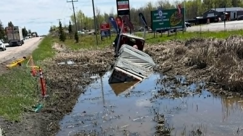 Video captures transport driving into ditch to avoid Hwy. 69 collision