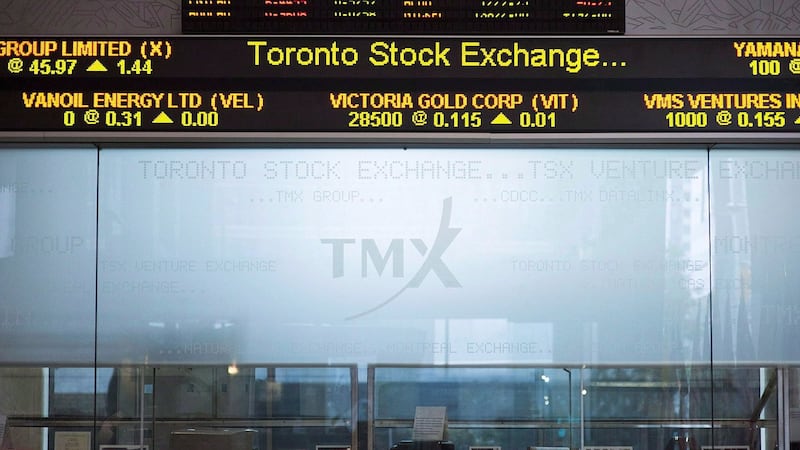 S&P/TSX composite falls nearly 400 points, U.S. stock markets also trade lower