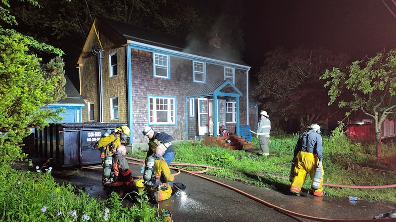 Annapolis Valley, N.S., house fire damages home, sends firefighter to hospital