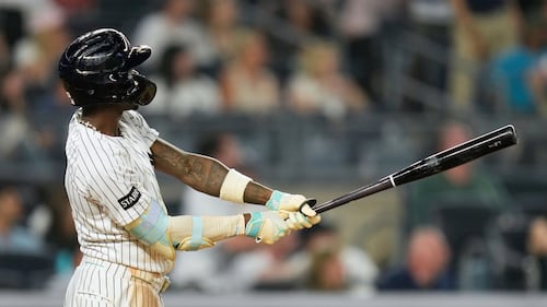 Bellinger, Chisholm hit 2-run homers in 7th-inning rally, Yankees beat Blue Jays 7-6