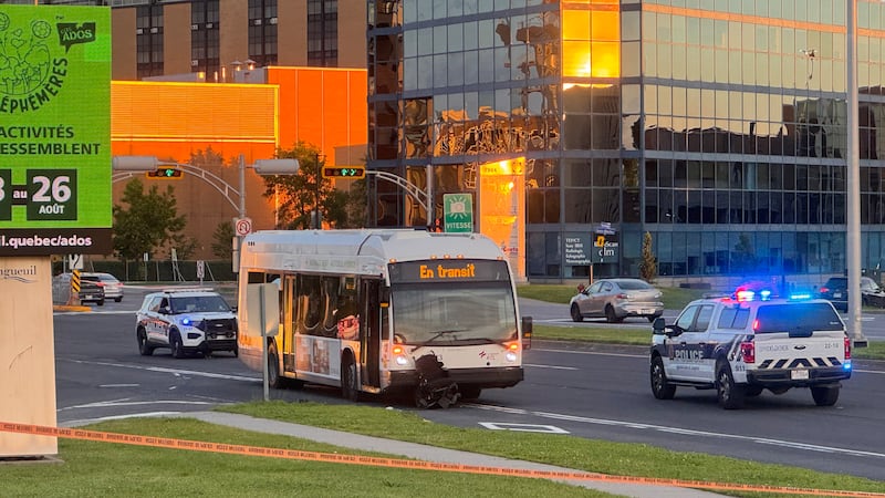Pedestrian in critical condition after being hit by Longueuil bus