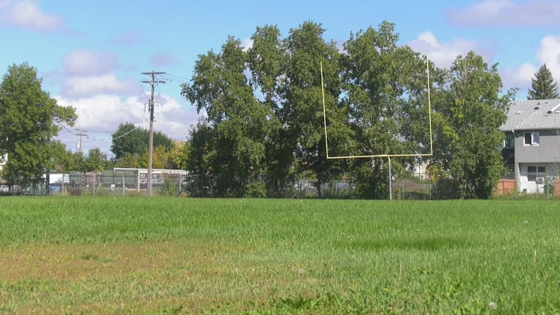North Winnipeg Nomads football team and others searching for gridiron home