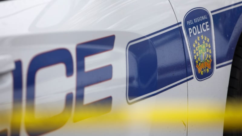 2 people in serious condition following townhouse fire in Mississauga