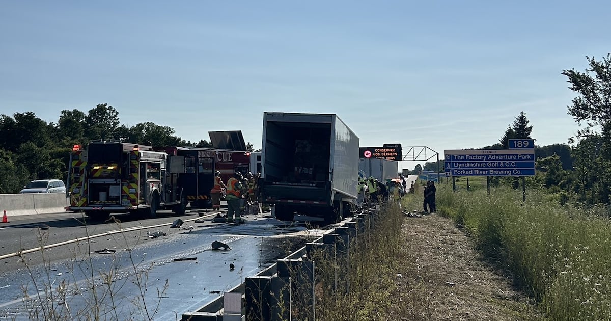 Hwy 401 now open after fatal collision involving transport trucks