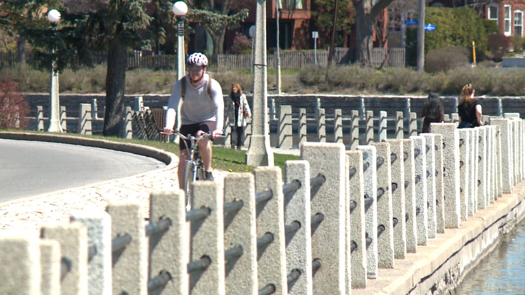 Mostly sunny weekend with some showers expected in Ottawa
