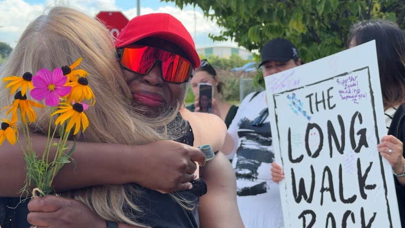 The Long Walk Back: Cancer survivor walks 240 kilometres from Montreal to Ottawa to thank the team that saved her life