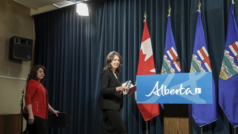 Alberta partially rolls out new surgery funding model for public hospitals