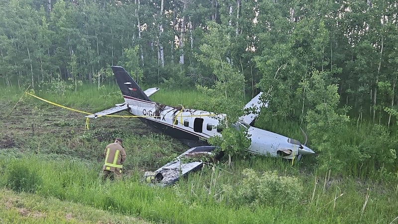 Plane makes emergency landing on Manitoba highway