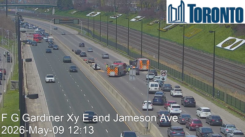 Multi-vehicle crash cleared after westbound Gardiner blocked near Jameson Avenue