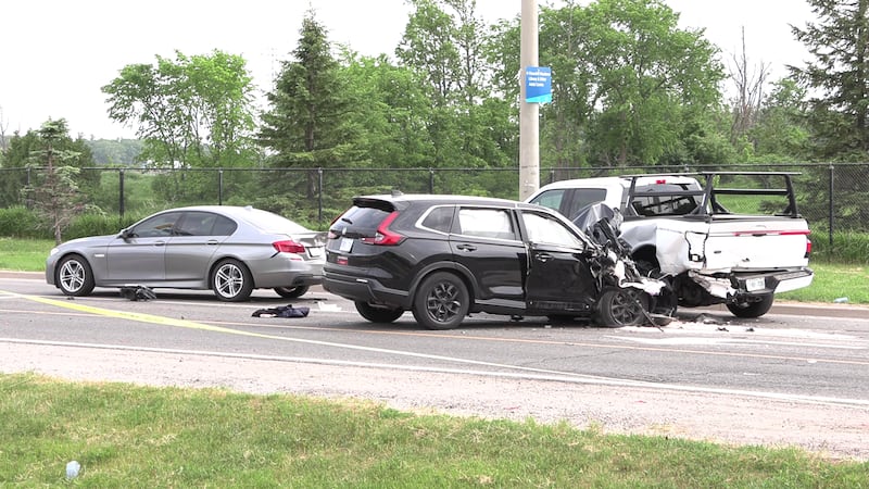Mississauga collision leaves driver in critical condition