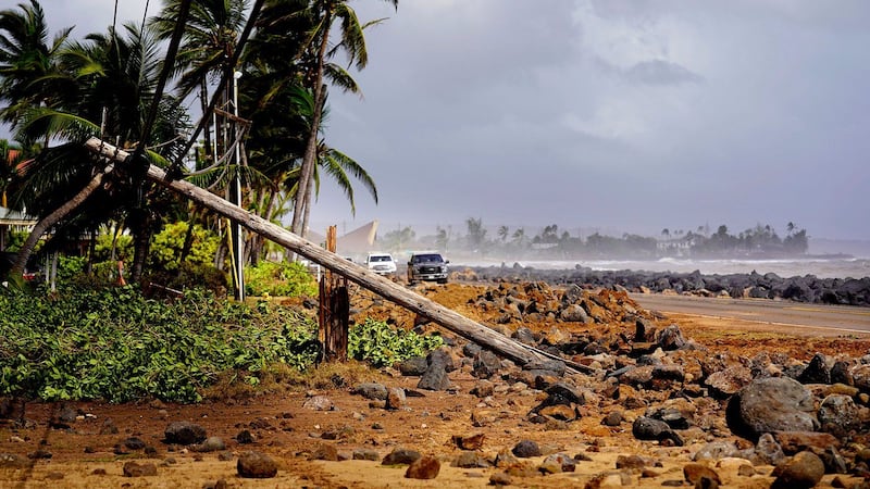 Hurricane Lowell battered Hawaii’s western islands and is linked to at least 2 deaths