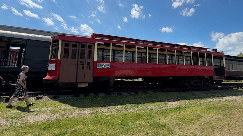 Ottawa’s historic Streetcar 696 relocated and viewable by the public